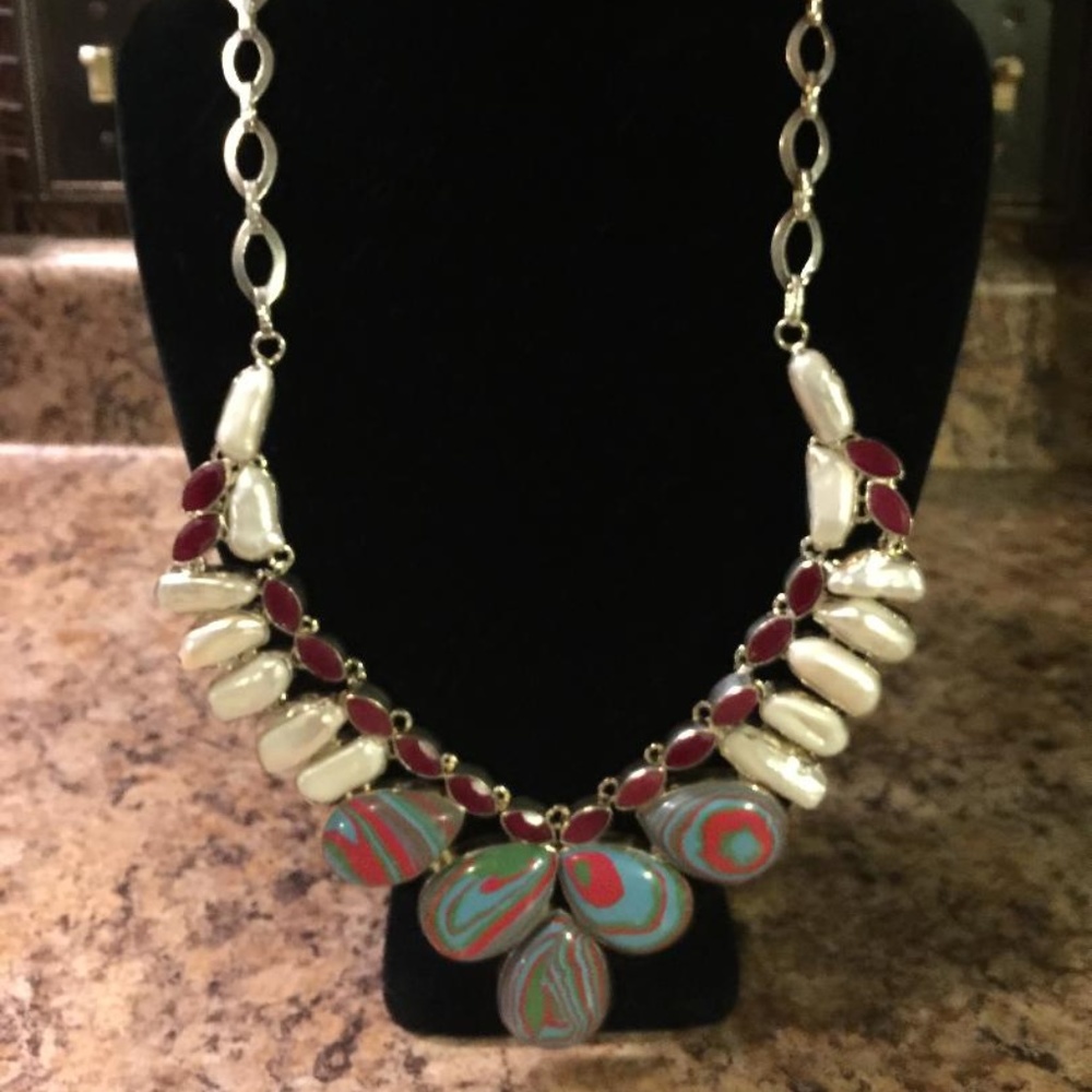 🌹Stunning Multi-Colored Necklace, beautiful faux stones set in Sterling.